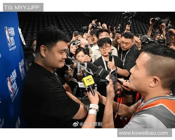 姚明在雅典采访中谈篮球梦想与中国体育未来的展望