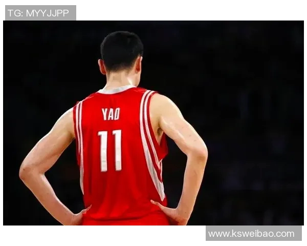 姚明球迷热情观赛共同见证篮球传奇的辉煌时刻