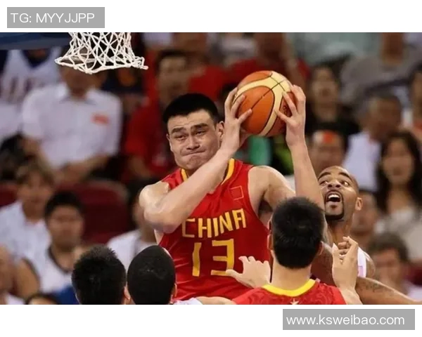 裁判对姚明的判罚引发争议球迷热议其影响比赛公正性