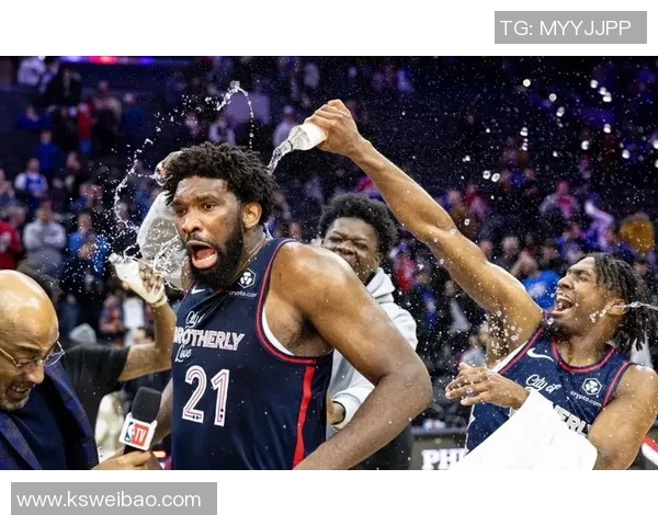 乔尔恩比德如何将高效进攻与坚韧防守完美融合于篮球哲学中