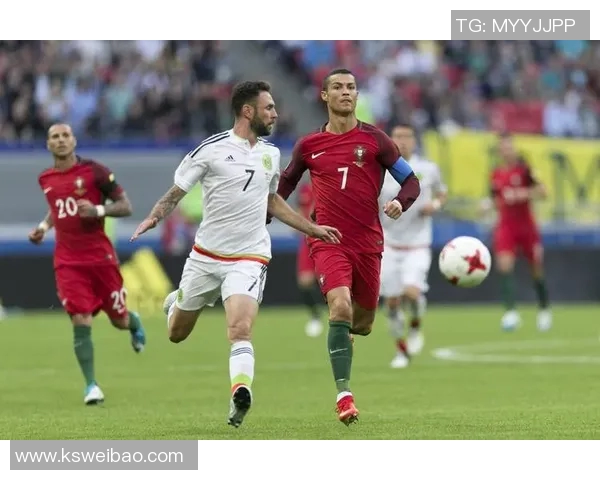 模仿足球明星射门瞬间的精彩图片分享与技巧解析